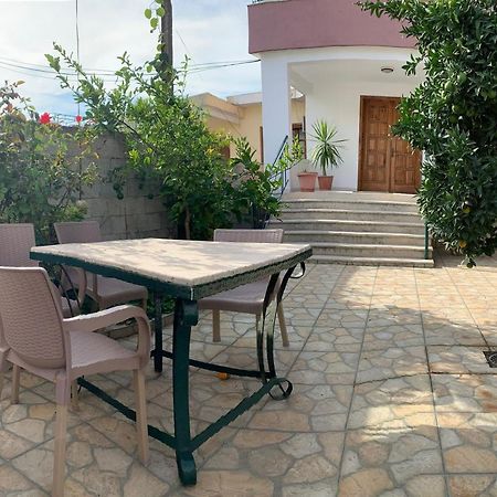 Shtepi Me Qera Fier Villa Exterior photo
