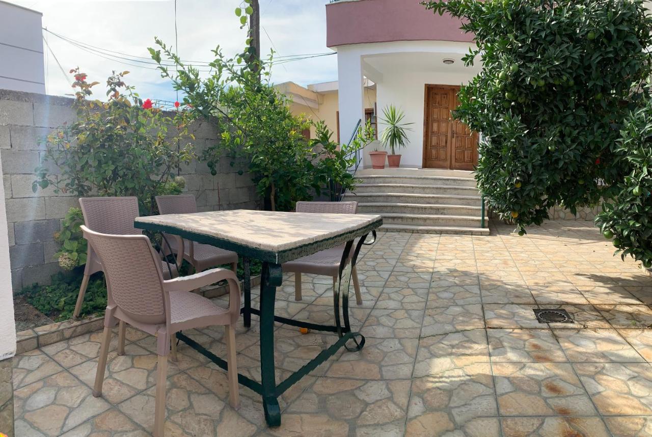 Shtepi Me Qera Fier Villa Exterior photo